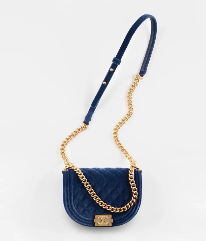 Small BOY CHANEL Messenger Bag, velvet & gold-tone metal, navy blue - CHANEL