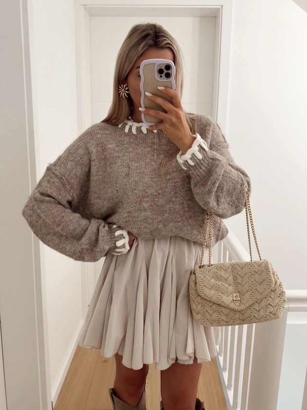 Pull TOM En maille taupe avec coutures blanches