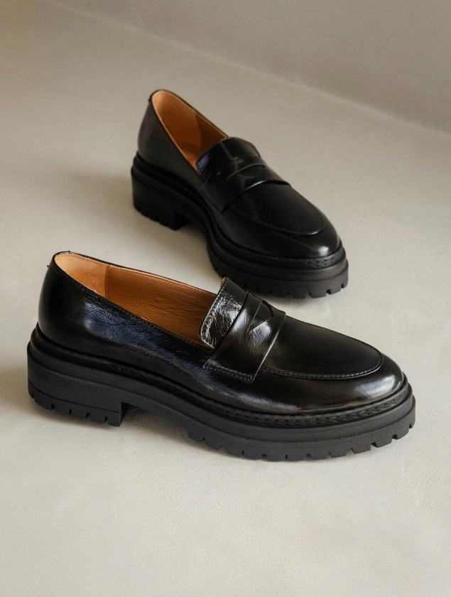 Amalia Noir Vinyl - Mocassins à semelle crantée chunky en cuir verni noir