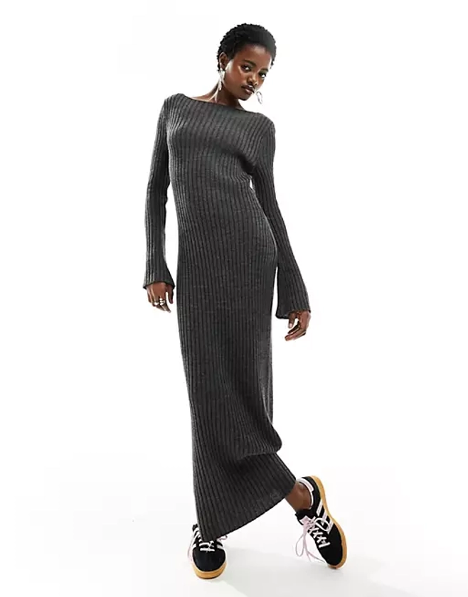 COLLUSION - Geribbelde gebreide maxi-jurk met schuine hals in grijs