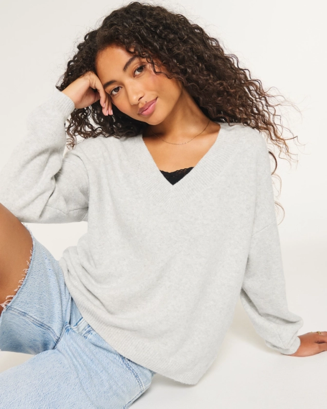 Women's Hollister Comfy Cloud Oversized V-Neck Sweater | Women's Tops | HollisterCo.com