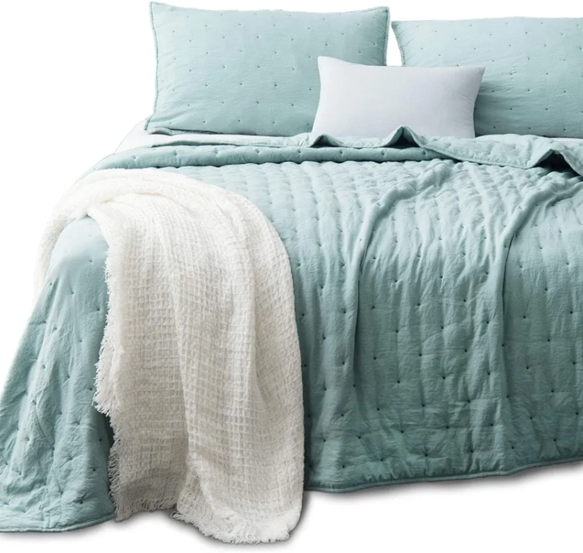 KASENTEX Ultra Soft Quilt-Coverlet-Bedspread-Blanket-Set Machine Washable, Lightweight All Season Quilts, Nostalgic Design - Solid Color Bedding Sets (King Size + 2 Pillowcase Shams, Green)