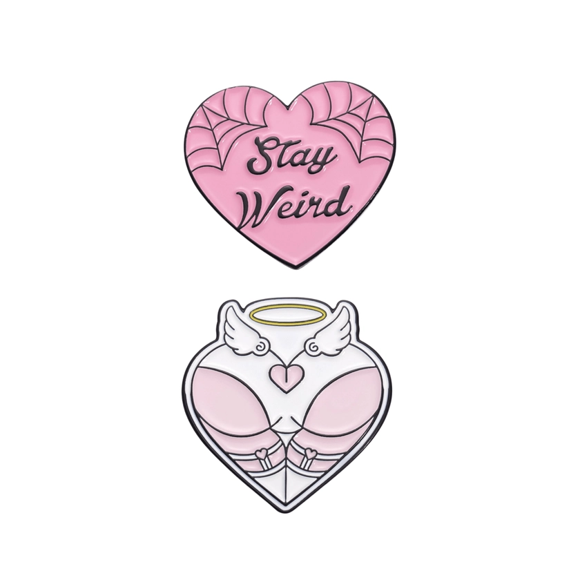 Set de 2 piezas: broches de esmalte "Stay Weird" con parche de corazón rosa para mochila, broche de alas de ángel personalizado, insignias de solapa, joyas para niños y amigos