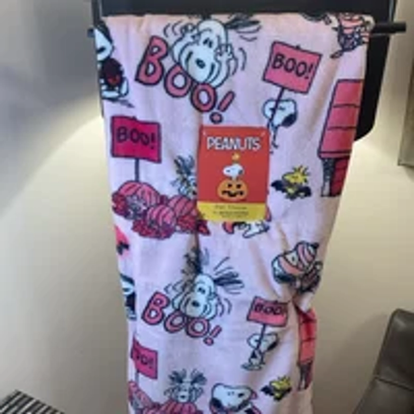 Pink Snoopy Halloween blanket