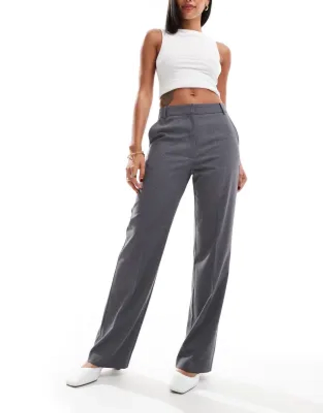 ASOS DESIGN - Pantalon de tailleur coupe droite ajustée - Gris