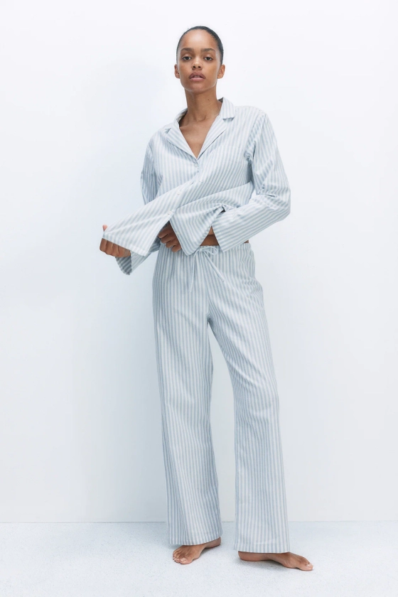 Pyjama en twill de coton - Manches longues - Longue - Bleu clair/rayé - FEMME | H&M FR