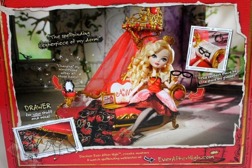 Ever After High Apple White Fainting Couch Sofa Bed