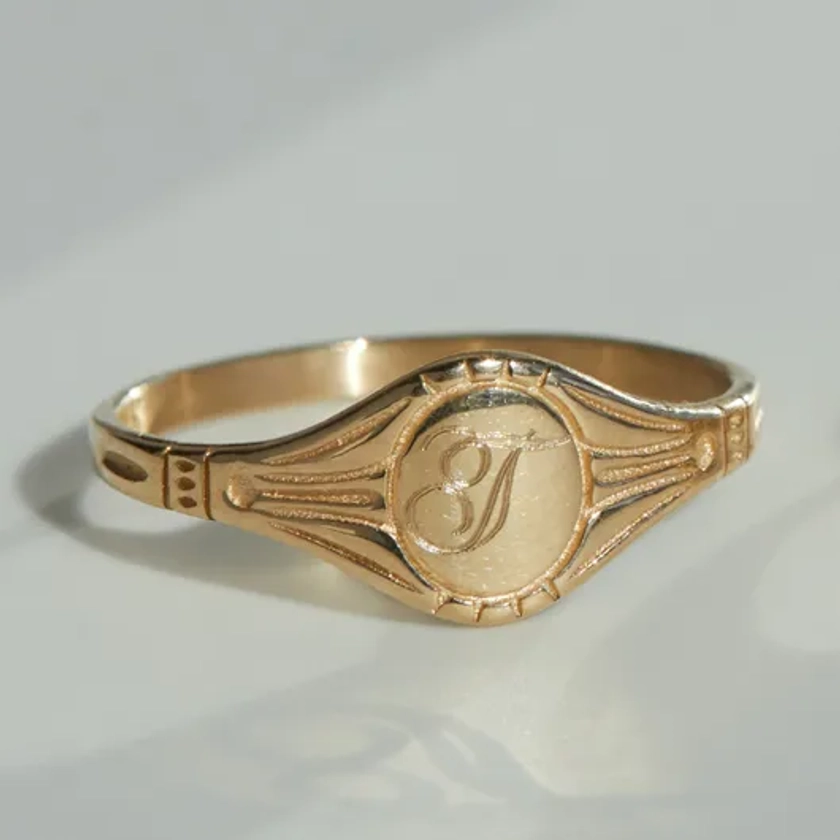 Grand Cygnet Gold Ring