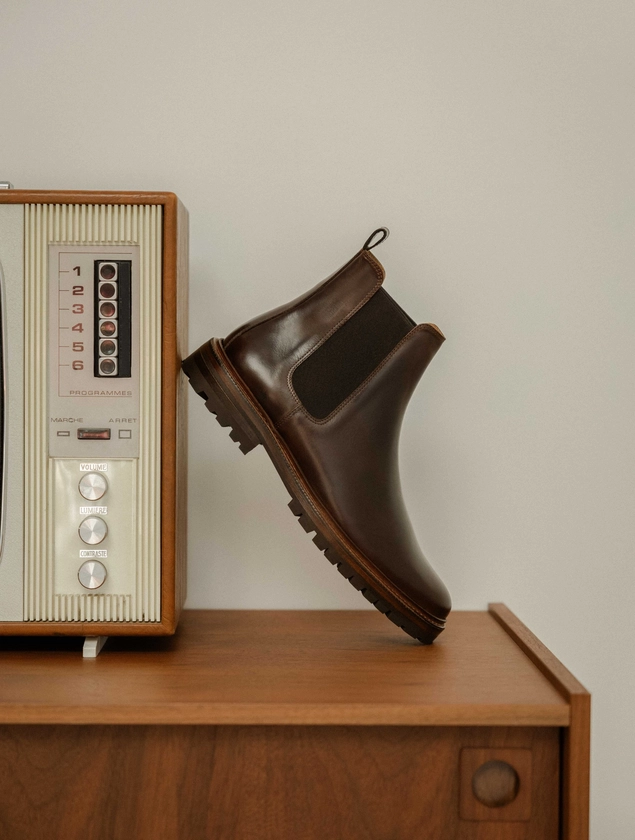 Fargo Bison - Boots à élastique en cuir pull-up marron foncé avec semelle crantée commando en gomme caoutchouc