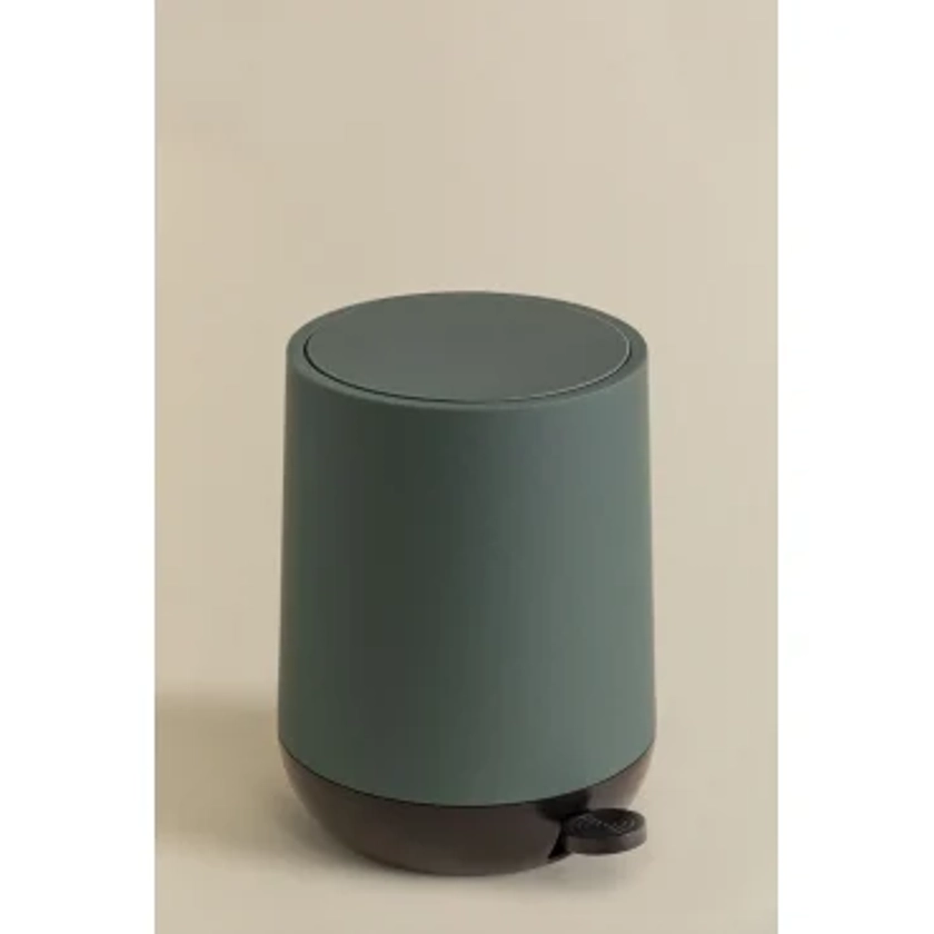 Vesey Trash Can with Lid and Pedal