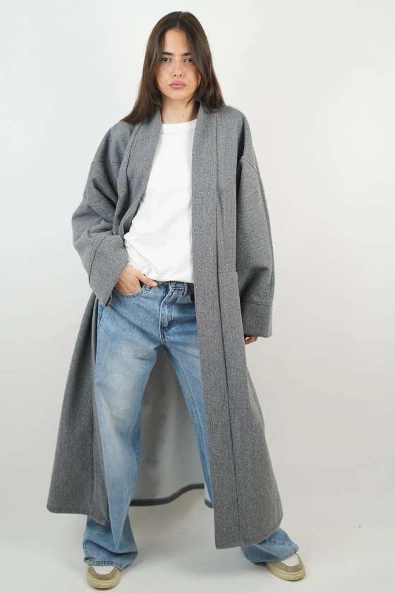 Manteau long gris oversize avec deux grandes poches