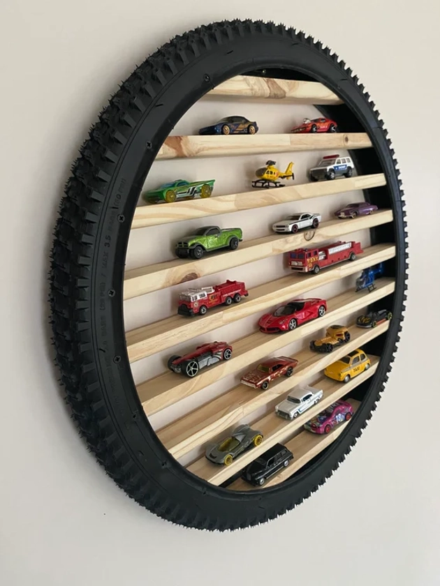 Étagère Roue pour Petites Voitures : Organisation Ludique et Originale