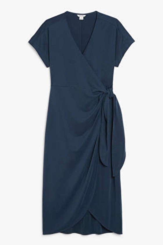 Wrap midi dress - Dark blue - Monki GB