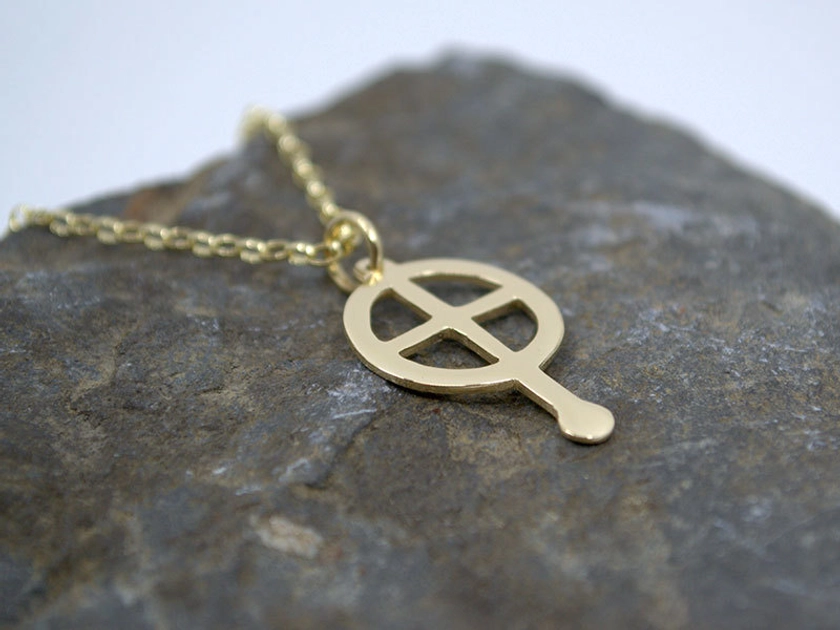 9ct Gold Small St Non Cross Pendant