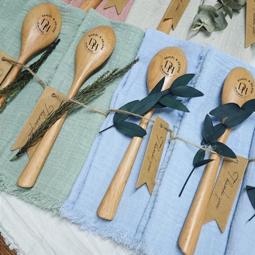 Cadeaux de mariage pour invités en gros, cadeaux personnalisés cuillère bleue, meilleurs cadeaux de demoiselle d'honneur, serviettes de table vert sauge, tissu en coton, lot de 50