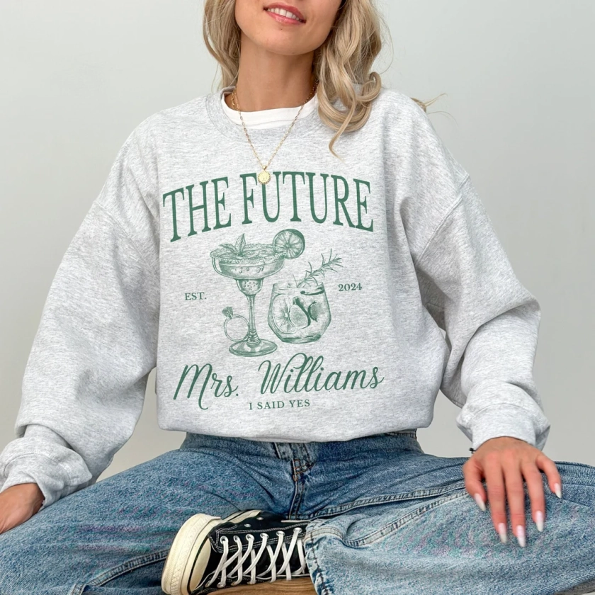 Future Mrs Sweatshirt, Custom Bride Gift, Bride to Be Sweatshirt, Newly Engaged Gift For Her, Personalized Engagement Shirt, Fiancee Sweater
