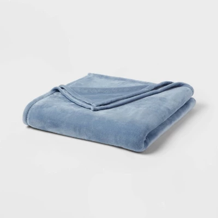 Full/Queen Solid Plush Blanket Blue - Room Essentials™