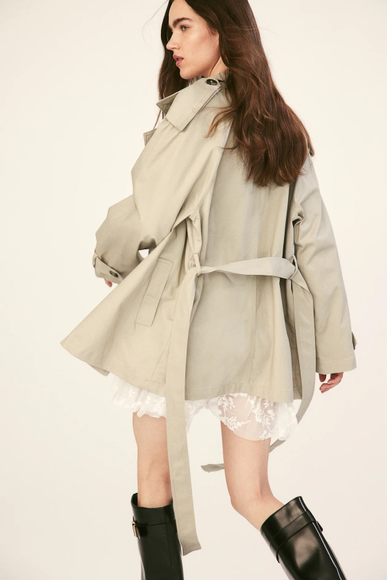 Short trench coat - Long sleeve - Short - Light beige - Ladies | H&M GB