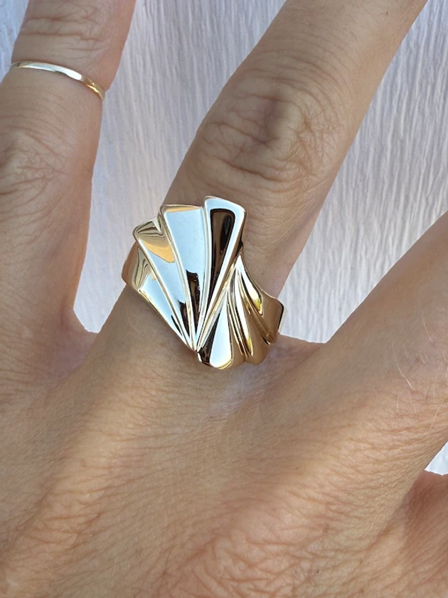 Vintage Fan Design Band Ring High Polish 14K Yellow Gold