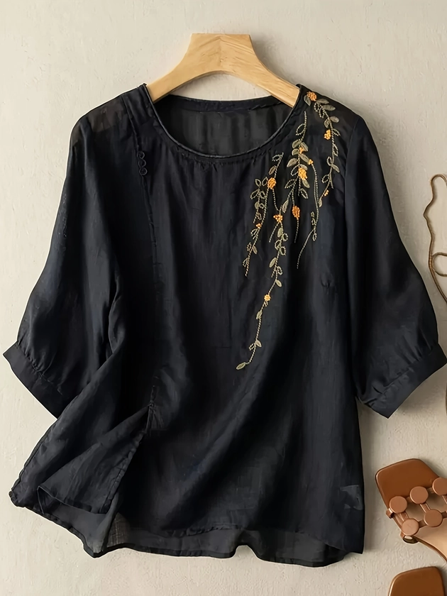 Plus Size Floral Embroidery Top, Casual Crew Neck 3/4 Sleeve Top, Women's Plus Size Clothing