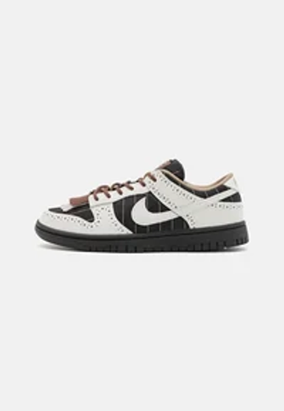 Nike Sportswear DUNK LOW LX - Baskets basses - black/summit white/black/cacao wow/metallic gold/noir - ZALANDO.FR