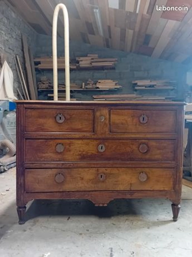 Commode Louis XVI en noyer