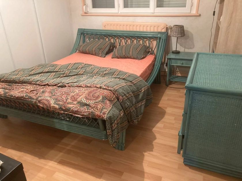 Chambre à coucher en rotin vert MAUGRION