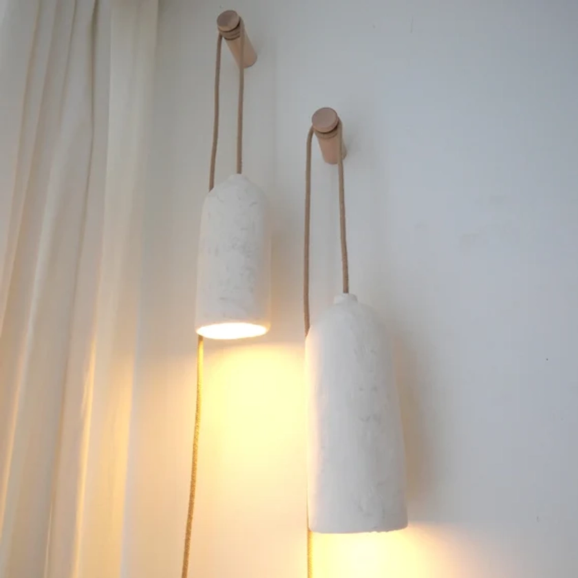 Taille M Style japonais, forme organique, lampe en papier mâché plâtré à la main avec luminaire et support mural, look méditerranéen, minimaliste, bohème,