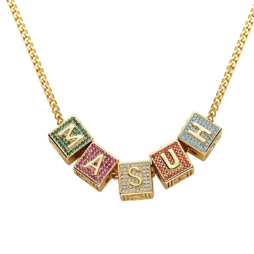 Collier personnalisé de 26 lettres de cube de dés multicolores en or - Helloice Bijoux