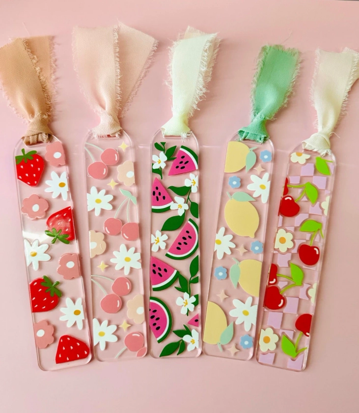 Cute fruit acrylic bookmark, strawberry bookmark, book lover gift, bookmark charm, floral bookmarks, tassel bookmark, summer bookworm gift