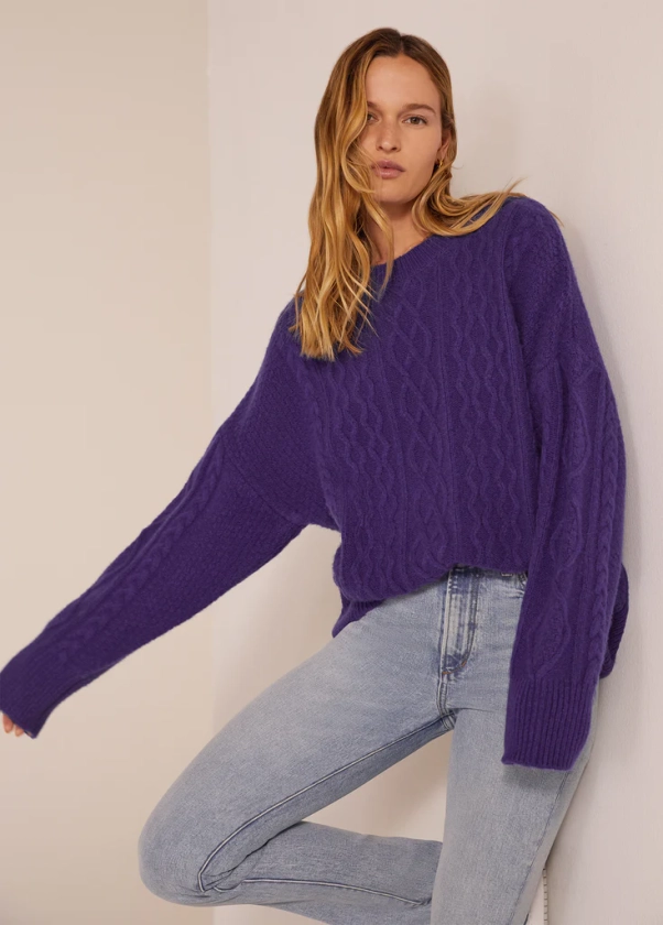 THE OVERSIZED CABLE SWEATER