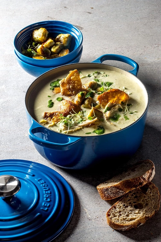 Le Creuset Enameled Cast Iron Signature Round Dutch Oven