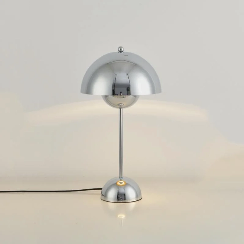 Lampe de chevet minimaliste scandinave pour chambre à coucher, modèle enfichable, bouton-poussoir contrôlant trois couleurs de lumière (chrome)