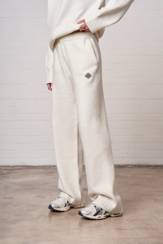 FLUFFY KNIT EMBLEM EMBROIDERED JOGGER - OFF WHITE