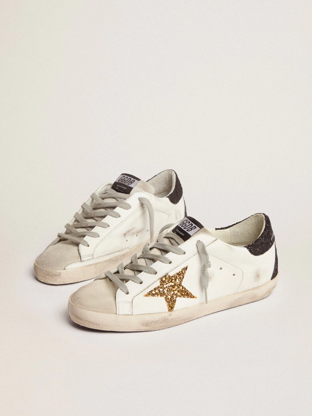 Super-Star LTD femme avec étoile dorée et contrefort à paillettes noires | Golden Goose