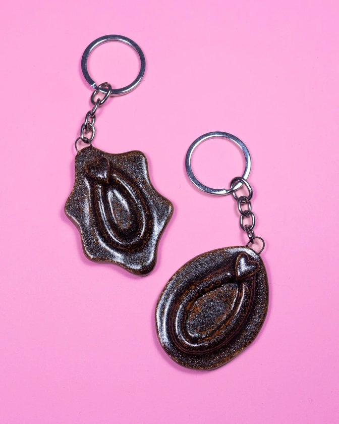 ceramic vulva keychain (glitter)