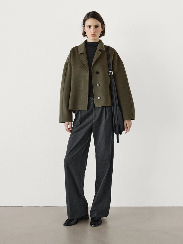 Short wool blend coat with fastening detail · Green · Coats And Jackets | Massimo Dutti