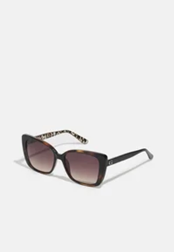 Guess Lunettes de soleil - brown/marron foncé - ZALANDO.FR