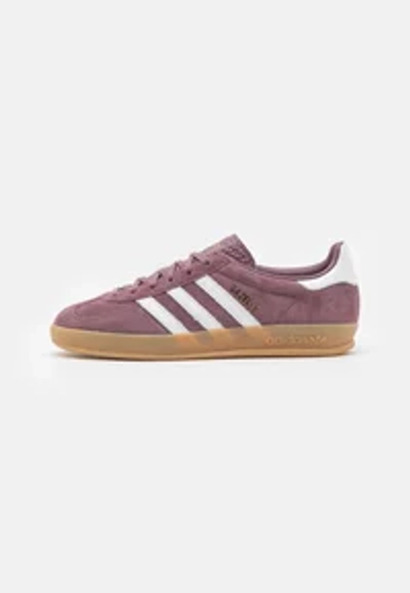 adidas Originals GAZELLE INDOOR - Sneakers - shadow fig/footwear white/mørkelilla - Zalando.dk