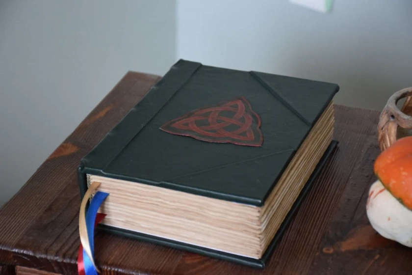 Book of Shadows BOS Replica Charmed With Box English French Italian - Etsy.de