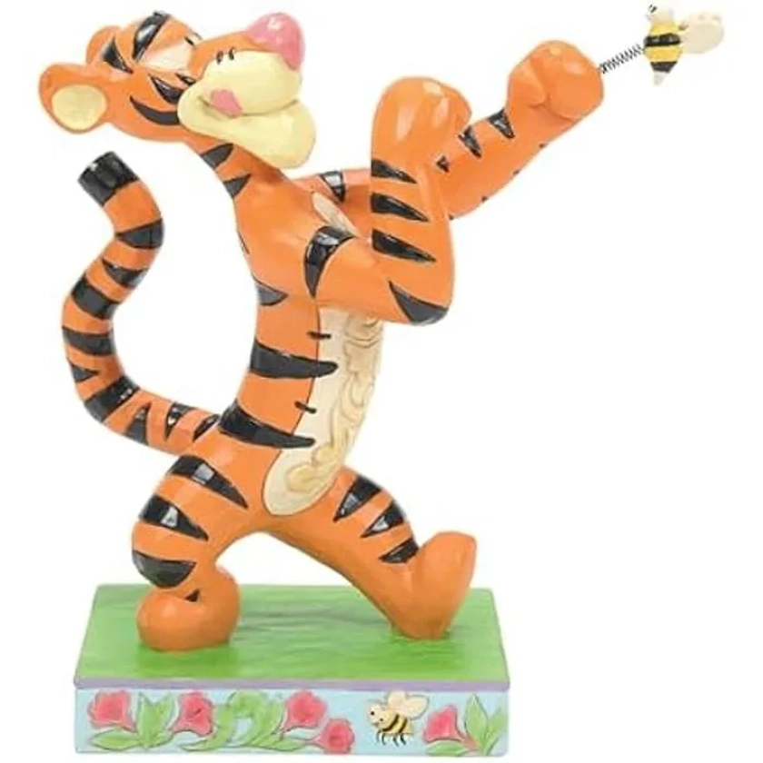 Figurine Winnie l'ourson Tigrou combattant une abeille - ENESCO - Disney Traditions - Multicolore