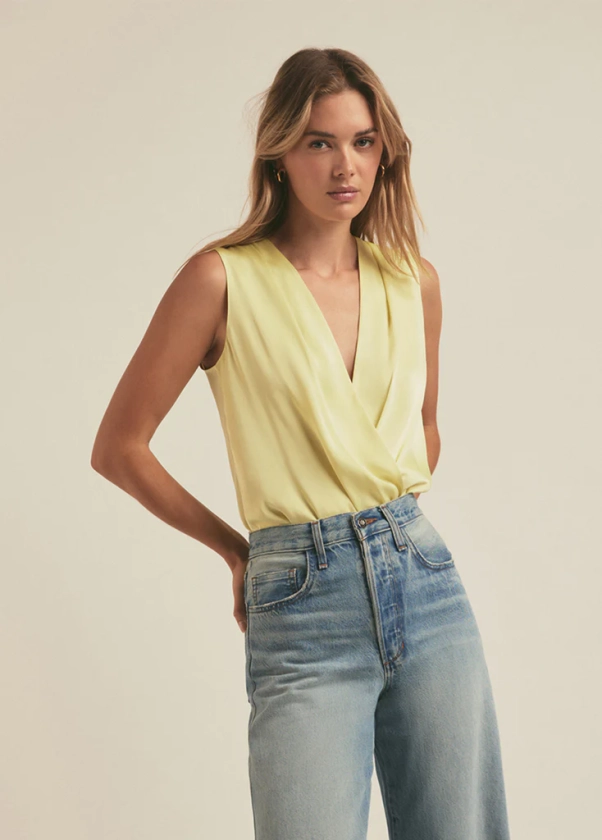THE SLEEVELESS DATE BLOUSE