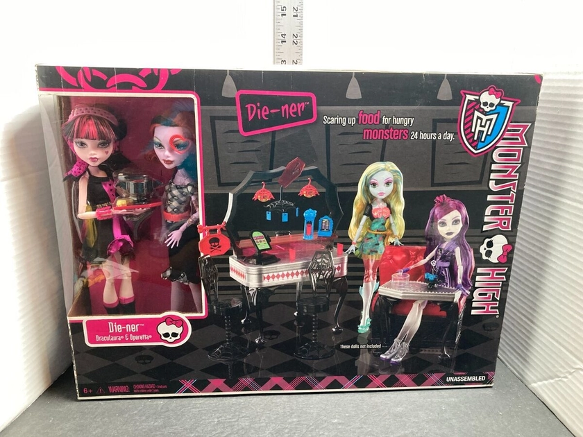 Monster High Die-ner Mattel 2013 New Open Box Playset Draculaura Operetta Dolls