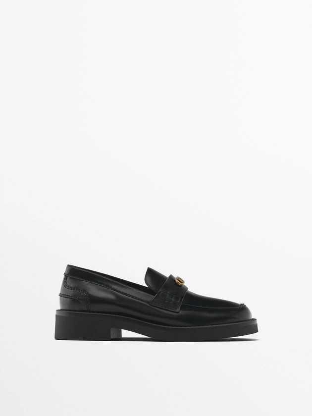 Mocassins avec élément métallique · Noir · Chaussures Basses | Massimo Dutti