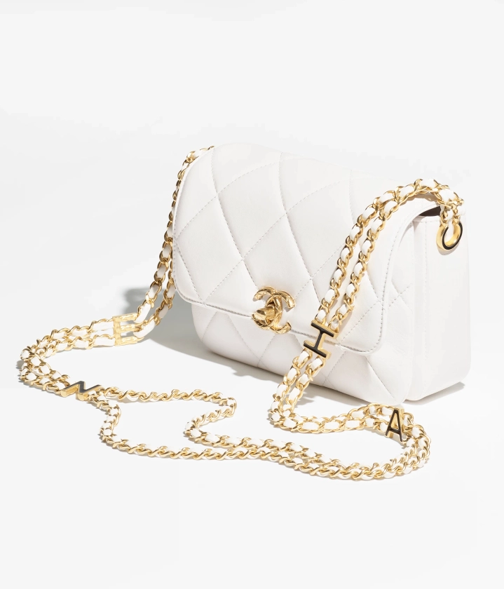 Mini sac à rabat, Agneau, émail & métal doré, blanc — Mode | CHANEL
