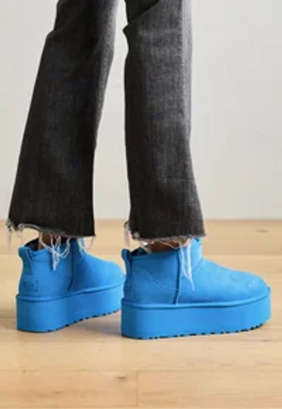 UGG CLASSIC ULTRA MINI PLATFORM - Plateaustiefelette - big sky/blau - Zalando.de