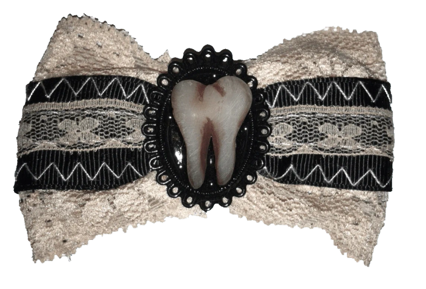 Lace tooth bow