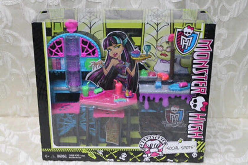 NEW Monster High Social Spots Creepateria Playset Highschool Doll Furniture Rare