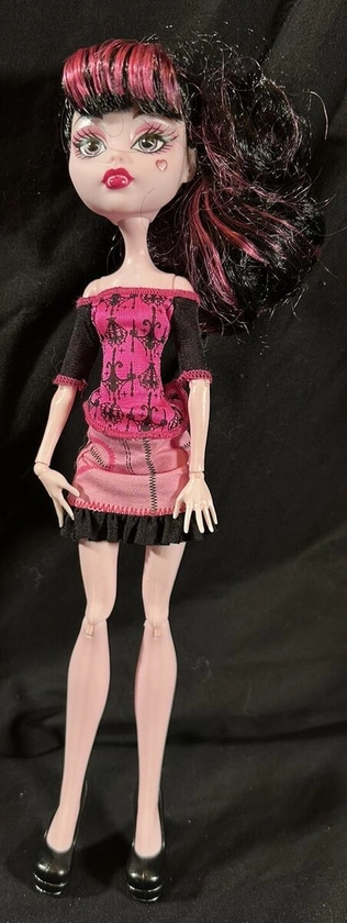 Monster High Draculaura Scaris City Of Frights Doll, Outfit, Shoes