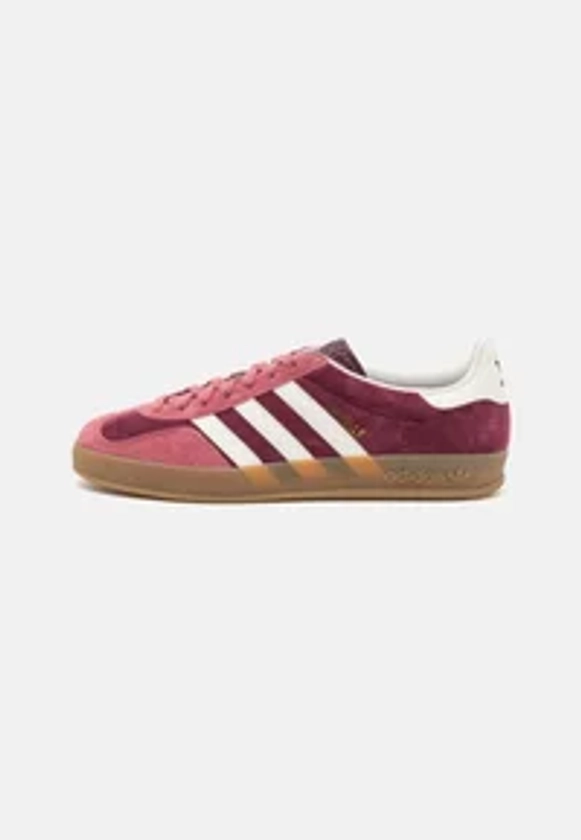 GAZELLE INDOOR - Trainers - maroon/footwear white/preloved crimson